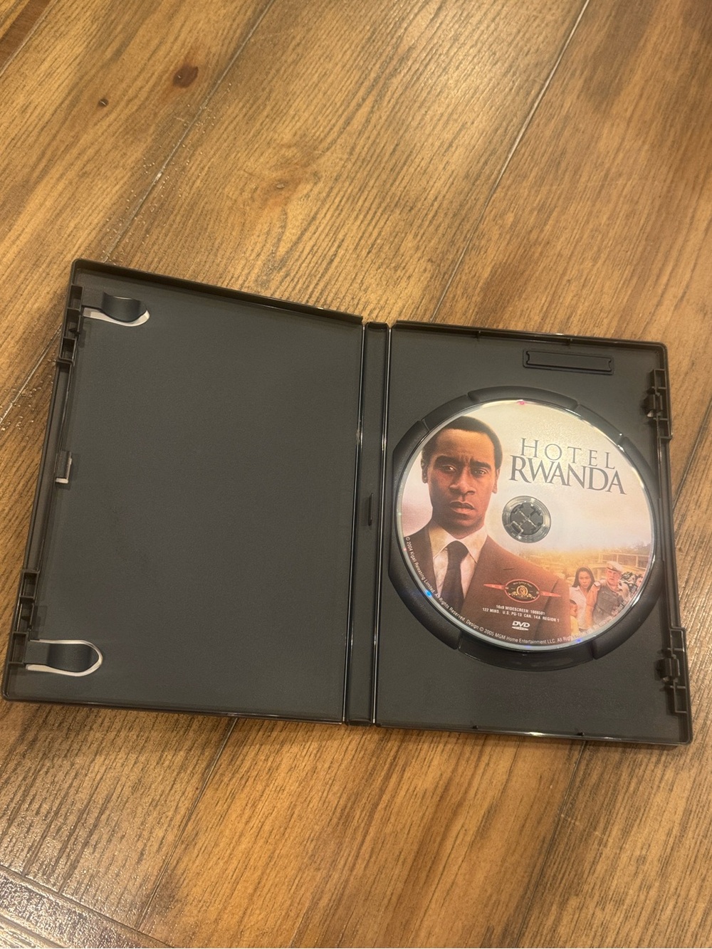 Hotel Rwanda DVD - Picture 5 of 7